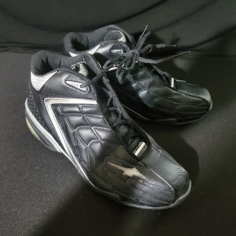 Men's Avia Cantilever Black with Silver Trim Mid Top Sneakers, Size 8